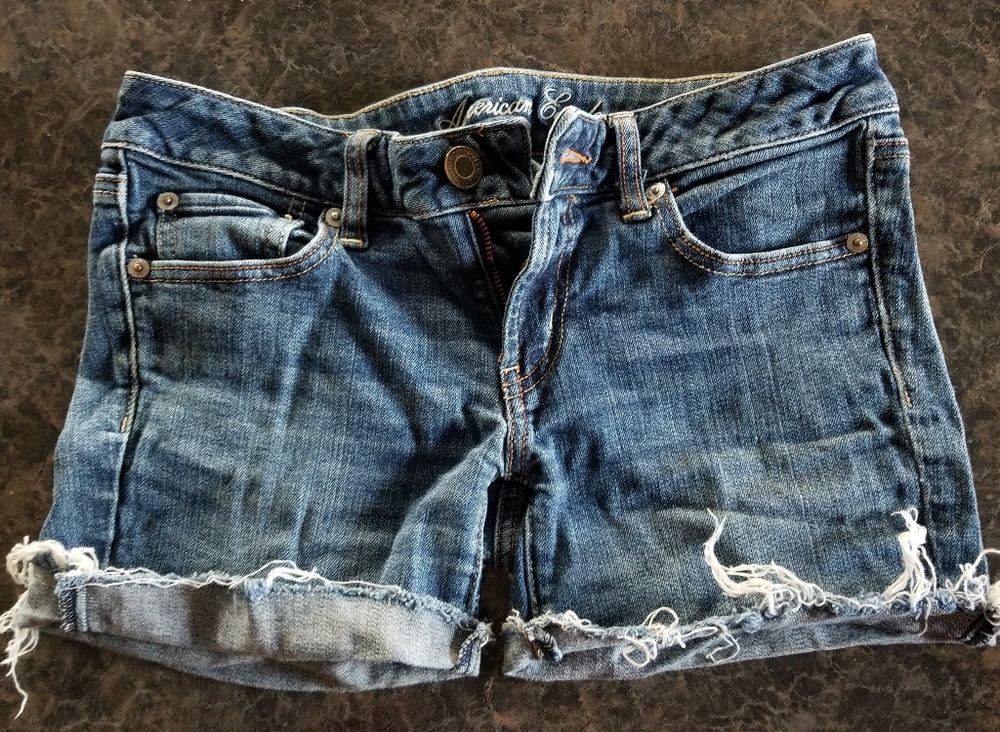 AE Favorite Boyfriend stretch shorts, size 6